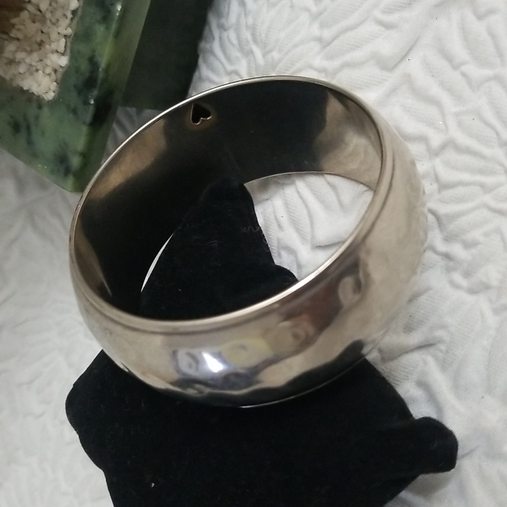 Silver Tone Hammered Fashion Fun Bracelet - Picture 2 of 6